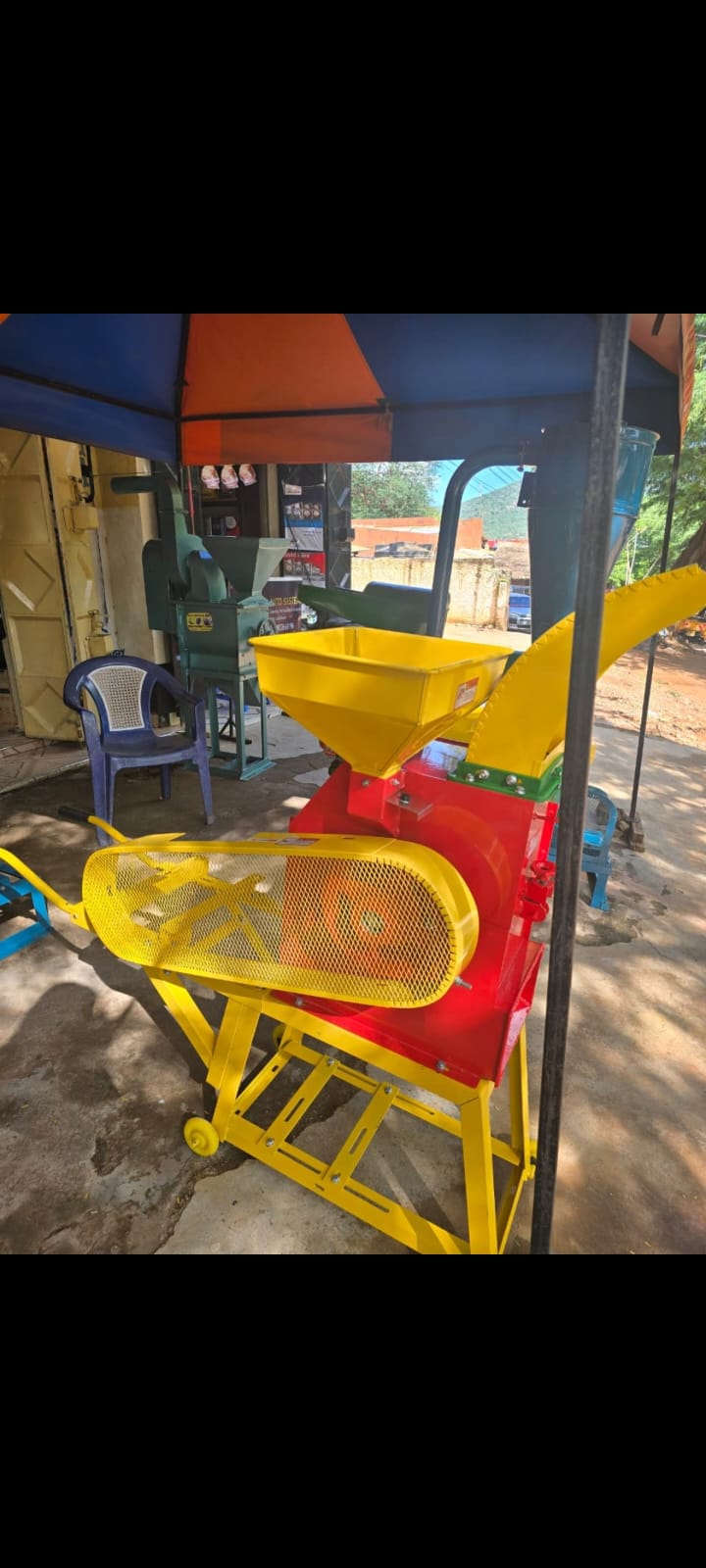 Show photograph 4 of Chaff Cutter and Hammer Mill, Petrol